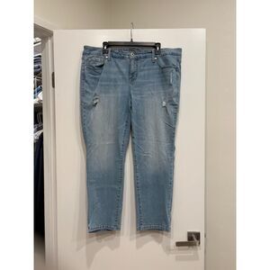 Torrid Boyfriend Straight Distressed Jeans 18 Short - EUC